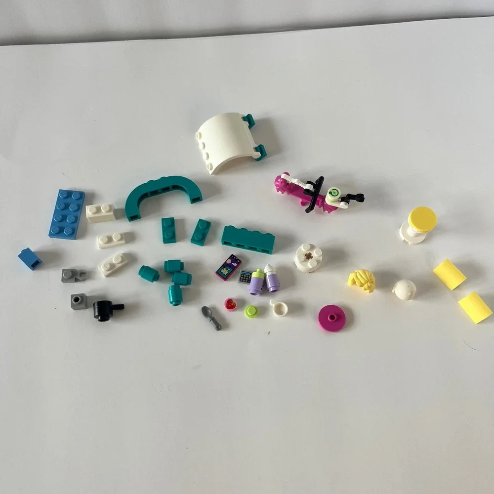 LEGO Friends City Lot Pink Scooter Smartphone Strawberry Tiles Teal boba replace